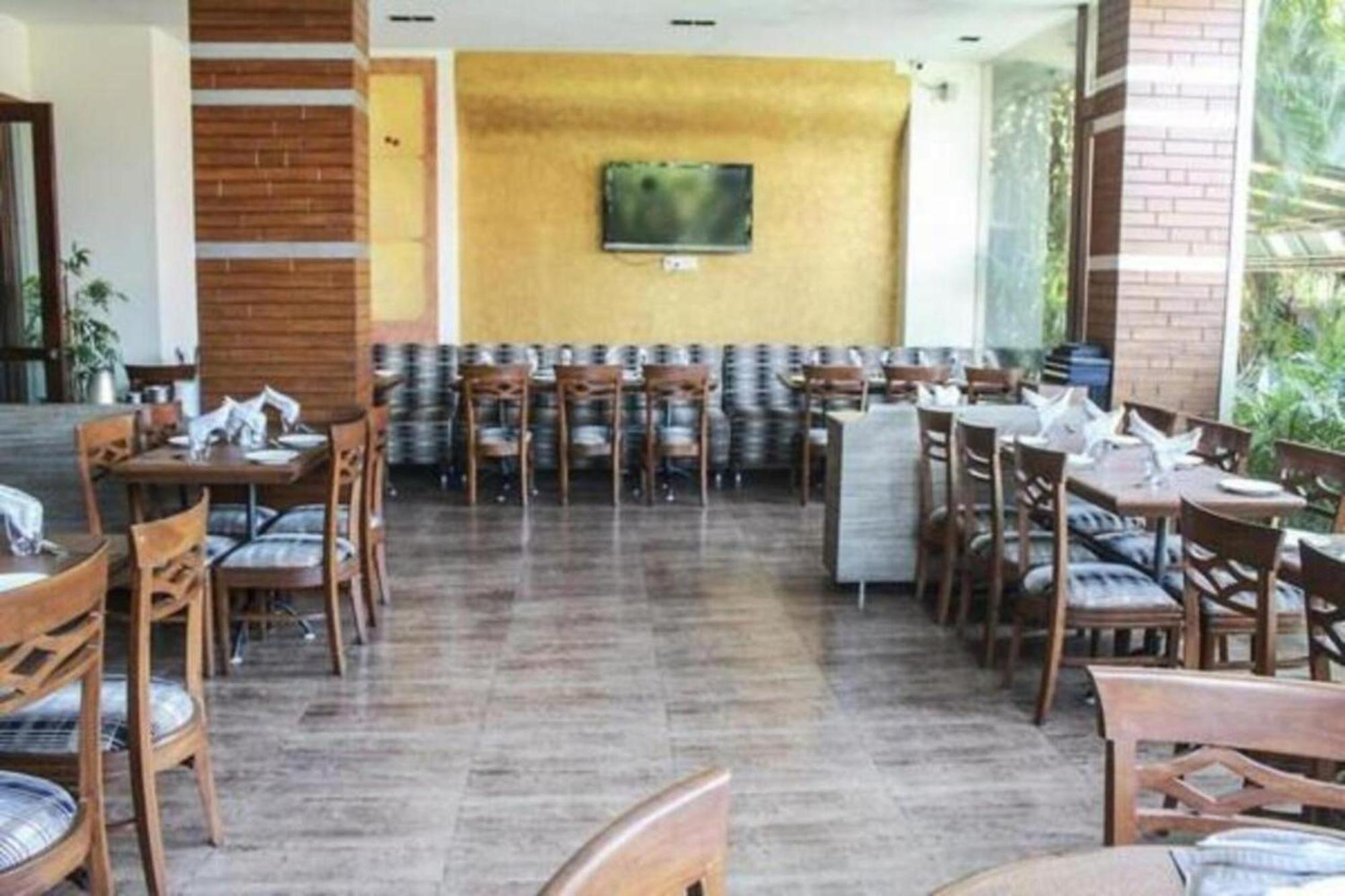 Kailash Parbat Hotel Лонавала Экстерьер фото