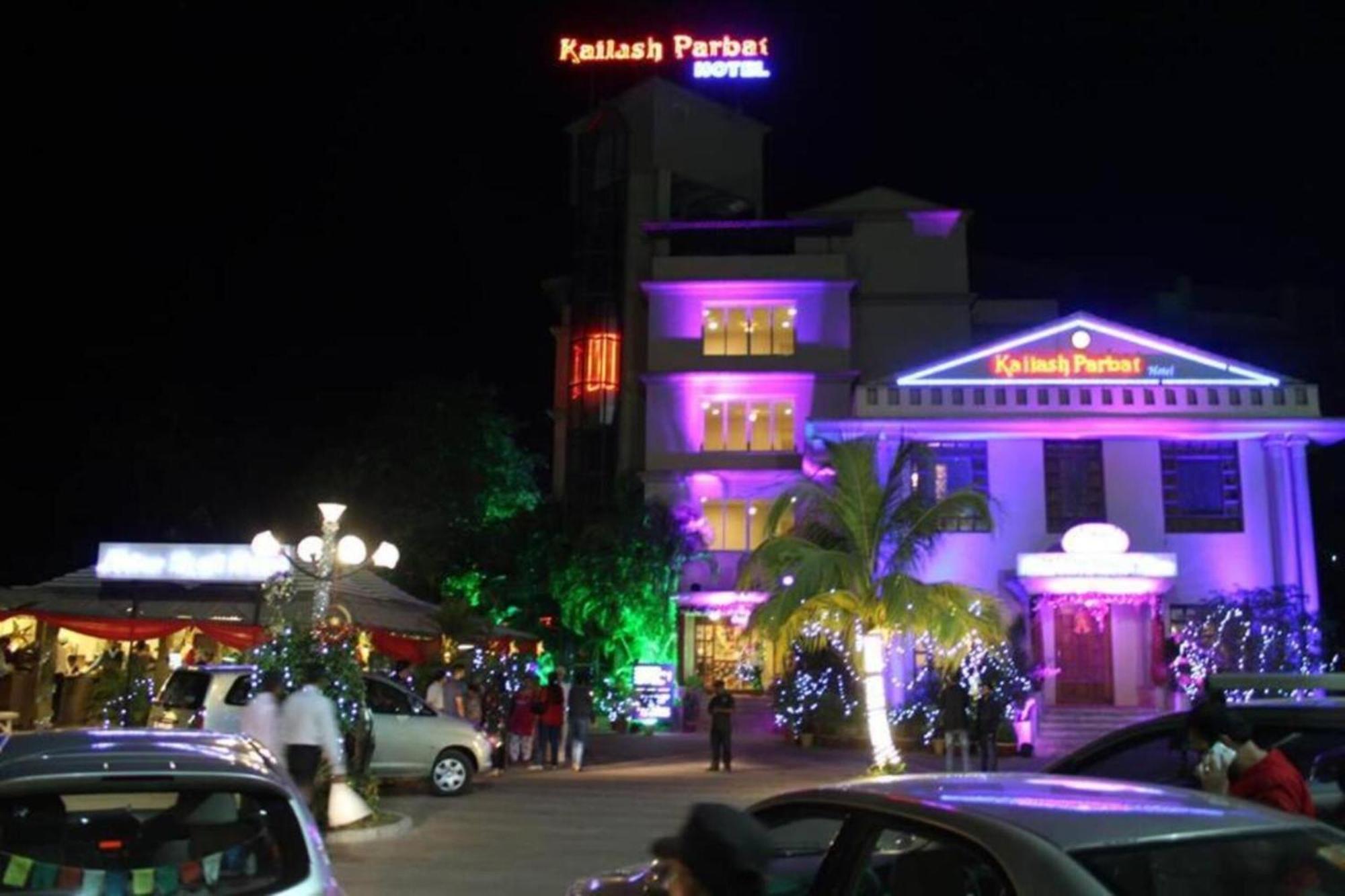 Kailash Parbat Hotel Лонавала Экстерьер фото
