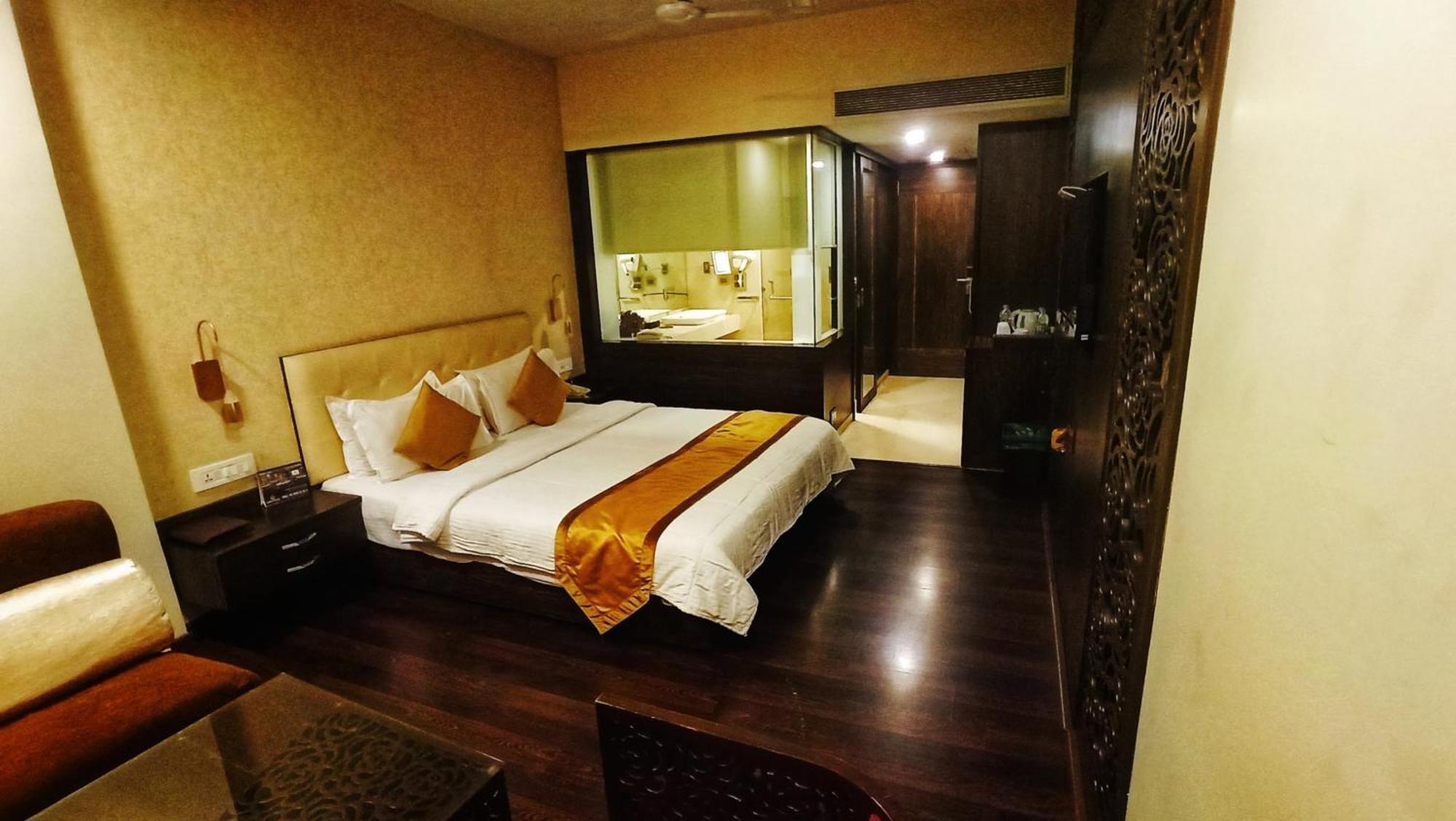 Kailash Parbat Hotel Лонавала Экстерьер фото