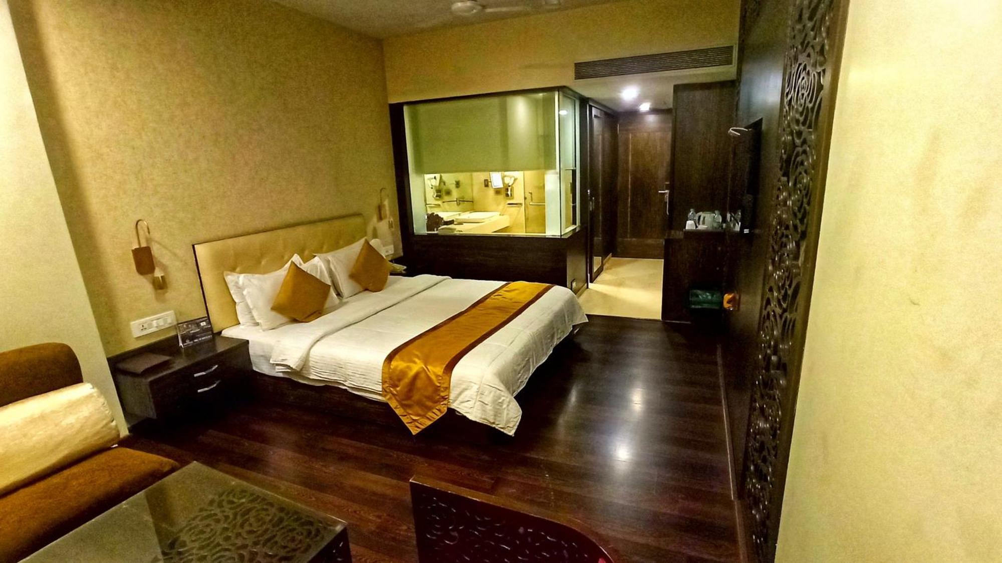 Kailash Parbat Hotel Лонавала Экстерьер фото
